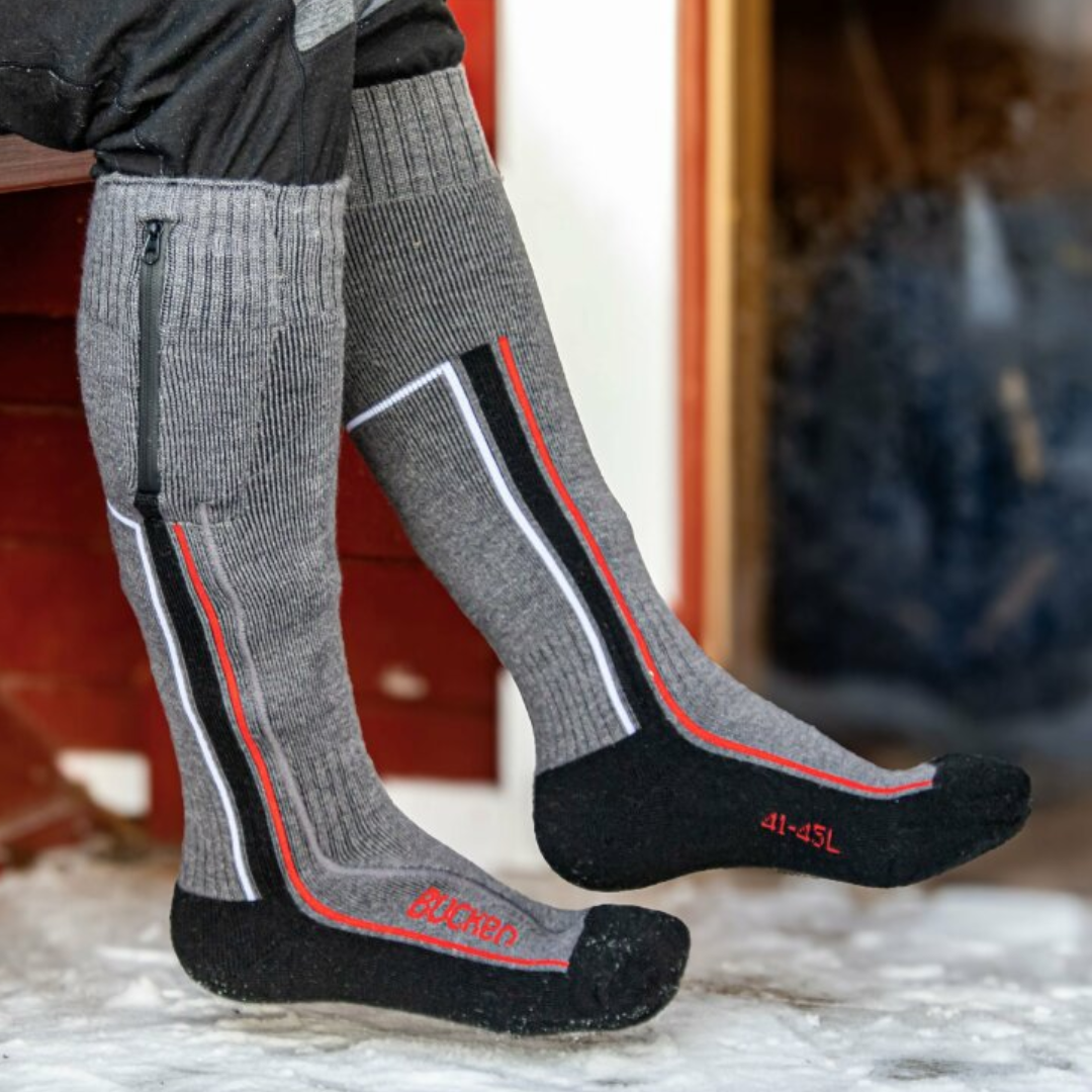 Bucken – Värmestrumpor med Merinoull, Fjärrkontroll, Batterier & USB-laddning, , från Bucken, hos Heat North